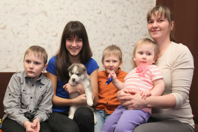 Владимир Путин подарил щенка хаски многодетной семье из Архангельска